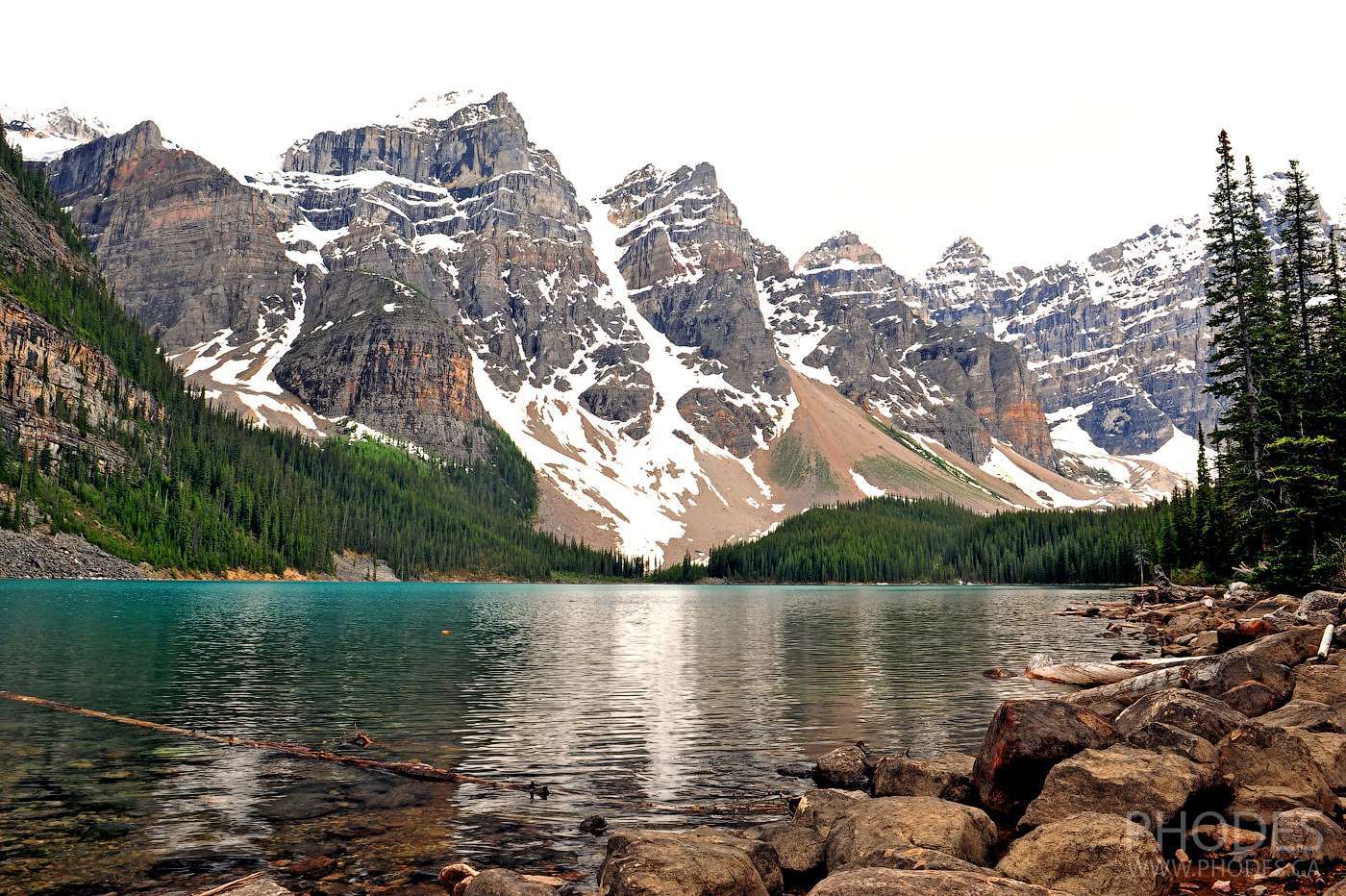 Озеро Moraine Lake в парке Banff