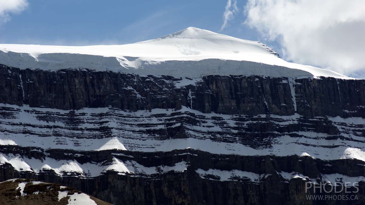 Montagnes en neige dans le parc Jasper