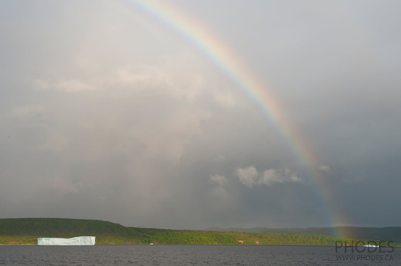 Айсберг и радуга в Кингс Поинт - Ньюфаундленд