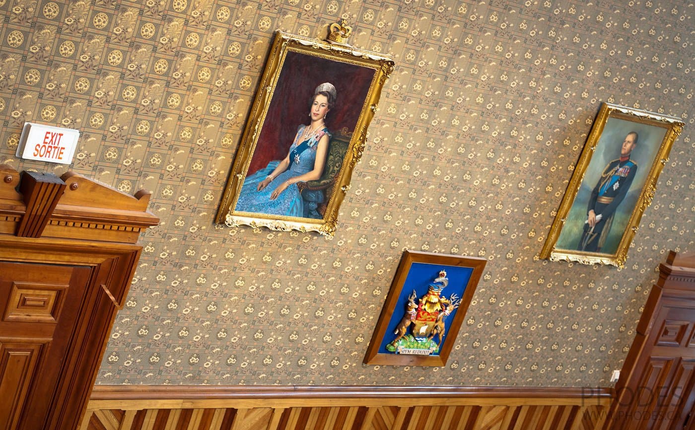 Portrait de la reine Élisabeth II dans la Chambre des communes du Nouveau-Brunswick